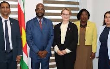 VS en Suriname bespreken versterking gezondheidszorg