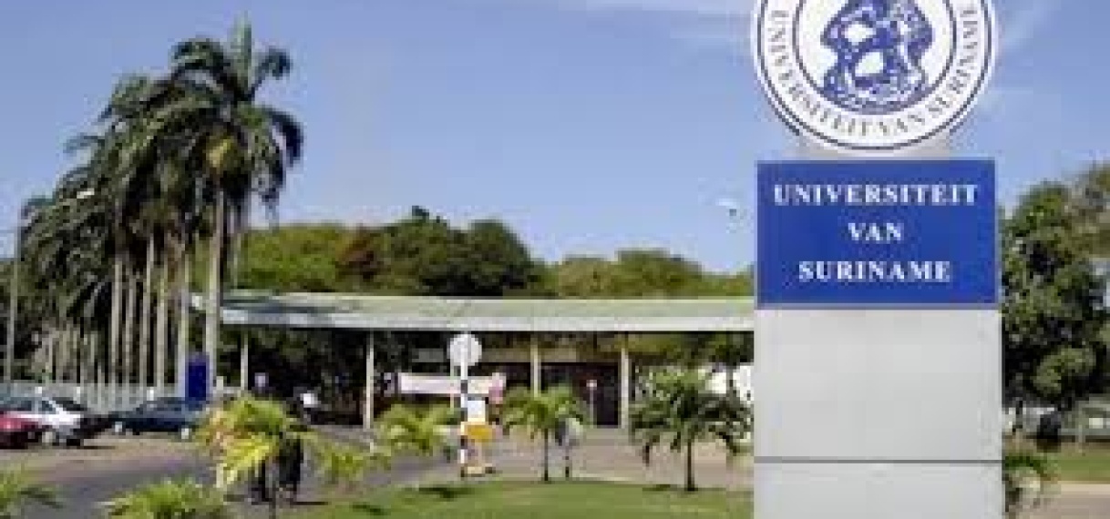 adek-personeel stelt bestuur ultimatum