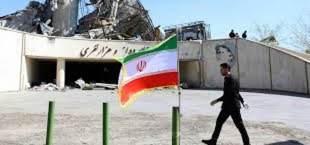 Iran én VS willen vermiste piloot als eerste vinden; Iran looft premie uit