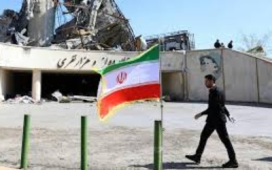 Iran én VS willen vermiste piloot als eerste vinden; Iran looft premie uit