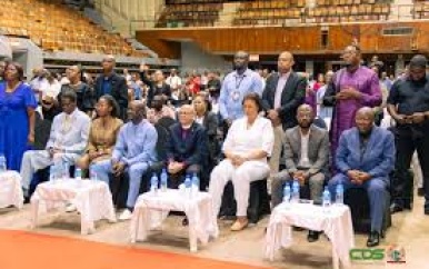 President onderstreept belang van gebed en naastenliefde in Suriname