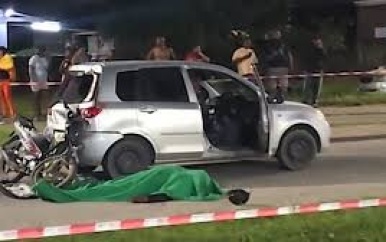 Bromfietser dood na botsing tegen auto aan Coesewijnestraat