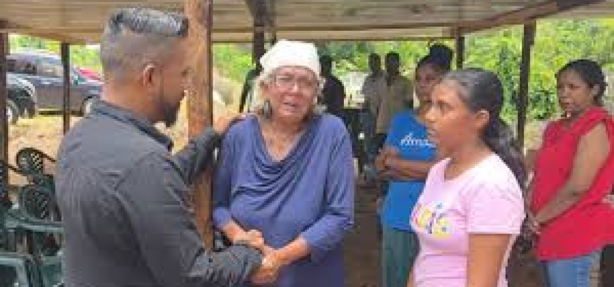 Minister Monorath bezoekt familie van doodgeschoten aspirant-agent