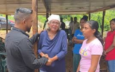 Minister Monorath bezoekt familie van doodgeschoten aspirant-agent