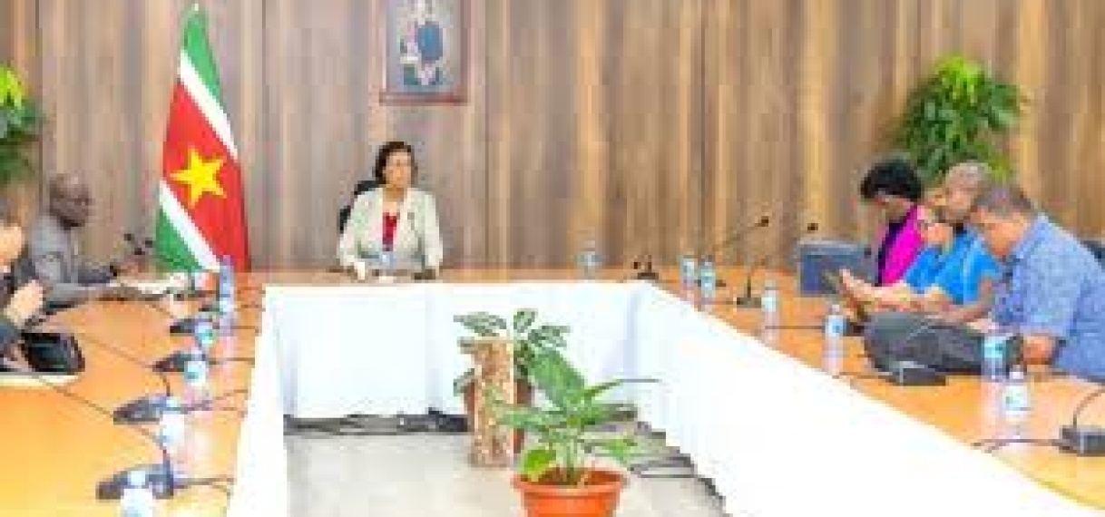 Vakbond EBS legt conflict voor aan president Simons