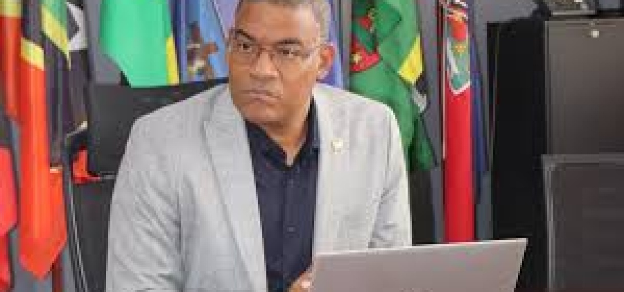 Minister Baasaron verwacht geen benzineschaarste in Suriname