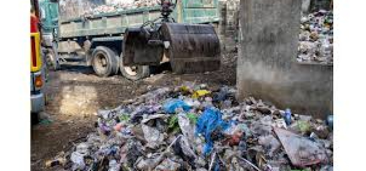 Openbaar Groen en Afvalbeheer ontdoet Ston Oso van afval