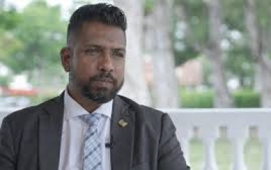 Minister Monorath steunt KPA, maar plaatst kanttekeningen bij prikactie