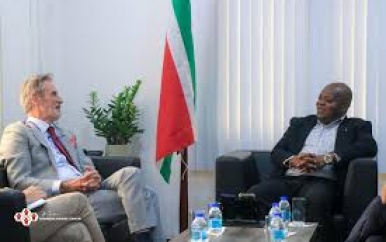 Minister Bee ontvangt Ambassadeur Walter Oostelbos