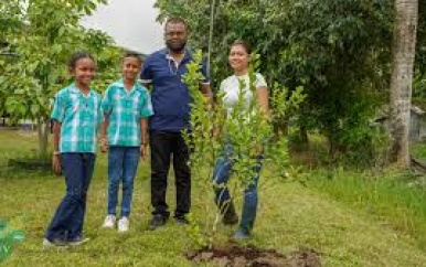 LVV betrekt scholieren bij Wereld Aarde Dag in Nieuw-Amsterdam