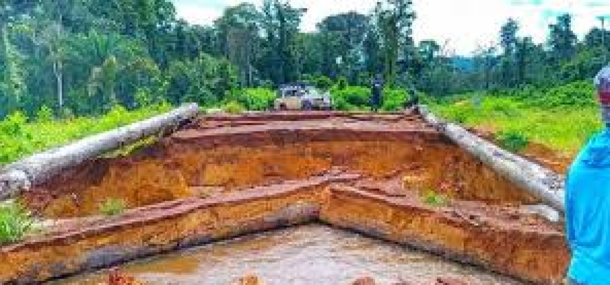 Bewoners Matawai geïsoleerd na instorting brug; tijdelijke oplossing in voorbereiding