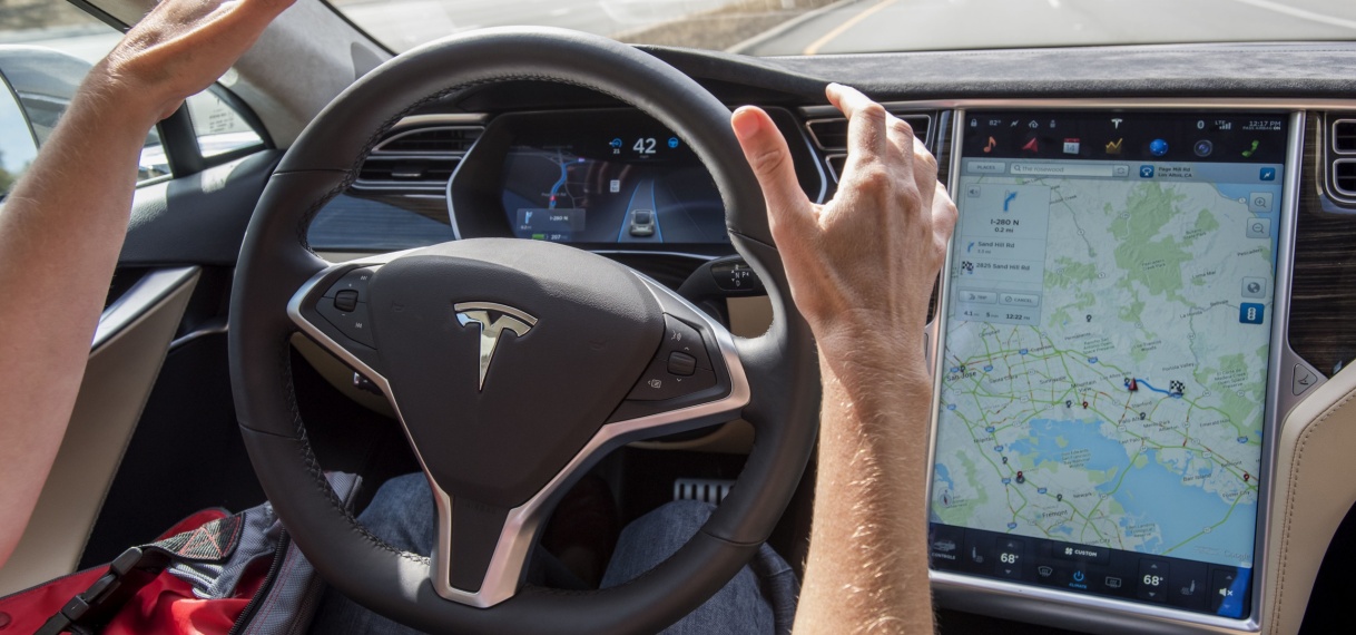 Tesla krijgt toestemming voor (deels) zelfrijdend rijden in Nederland