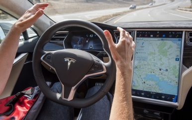 Tesla krijgt toestemming voor (deels) zelfrijdend rijden in Nederland