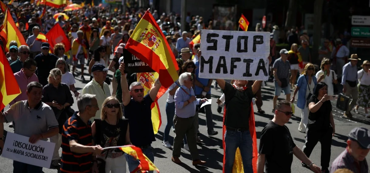 Tienduizenden demonstreren in Madrid tegen regering-Sánchez