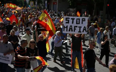 Tienduizenden demonstreren in Madrid tegen regering-Sánchez