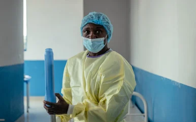 UPDATE: Rouwbijeenkomsten verboden in Congo nu ebolavirus nog verder om zich heen grijpt
