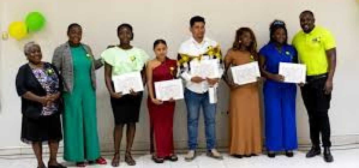 Suriname telt zes nieuwe malariamicroscopisten