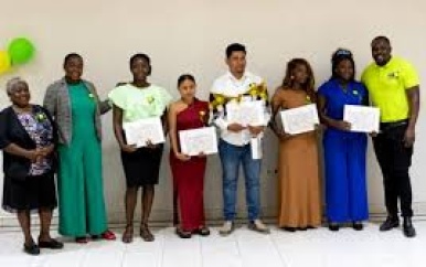 Suriname telt zes nieuwe malariamicroscopisten
