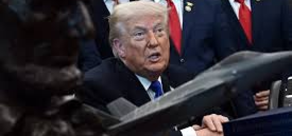 Trump kondigt hogere importheffing aan op auto’s en vrachtwagens uit EU