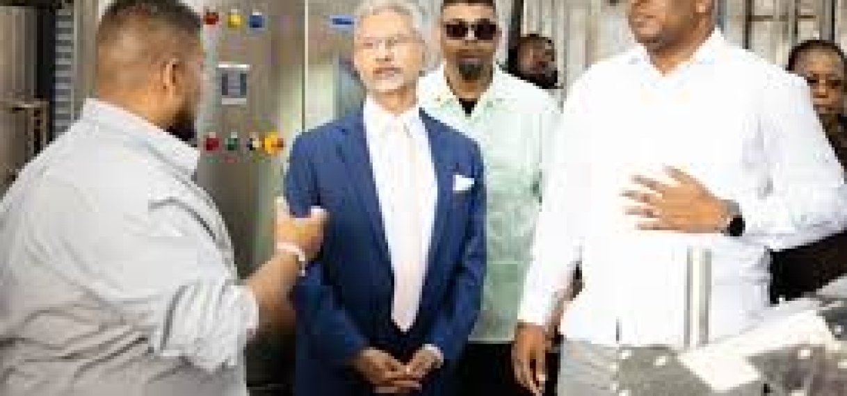 Suriname en India versterken samenwerking met overdracht fruitverwerkingsinstallatie