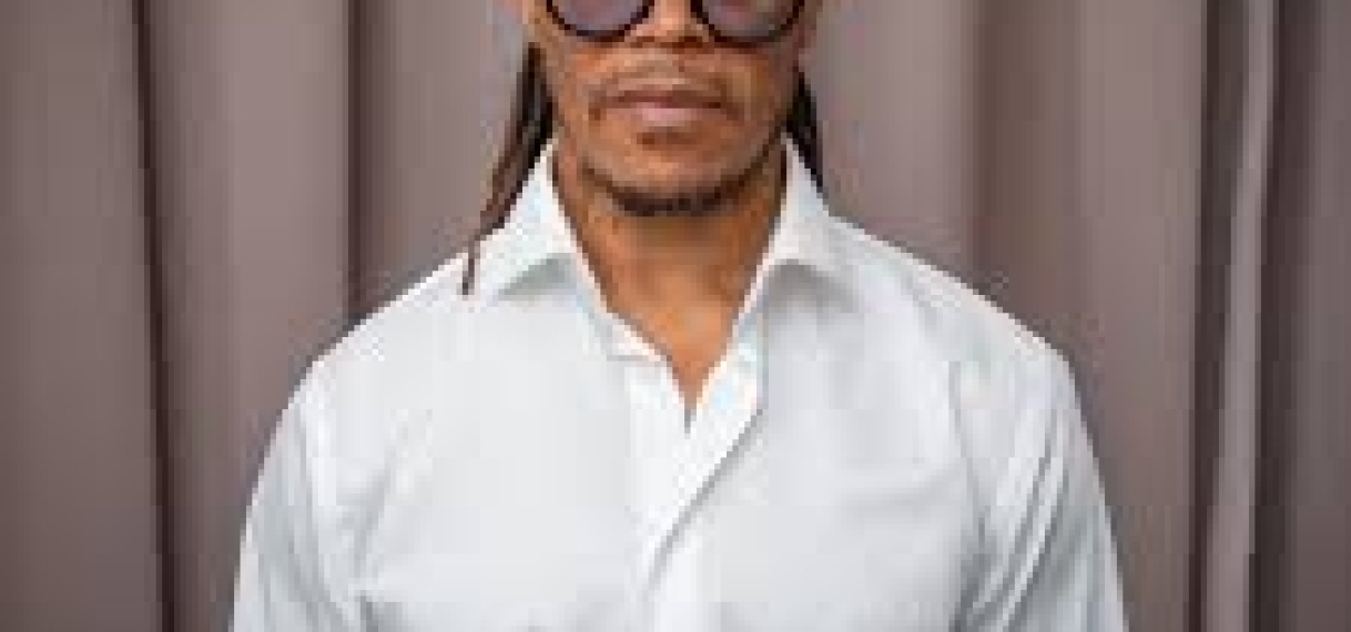 Ex-profvoetballer Edgar Davids brengt beleefdheidsbezoek aan president