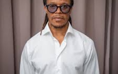 Ex-profvoetballer Edgar Davids brengt beleefdheidsbezoek aan president