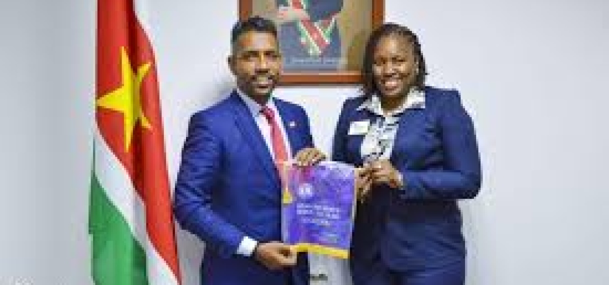 Minister Monorath ontvangt internationale Lions-directeur