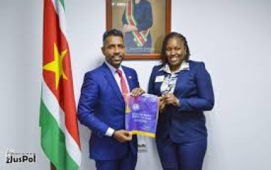 Minister Monorath ontvangt internationale Lions-directeur