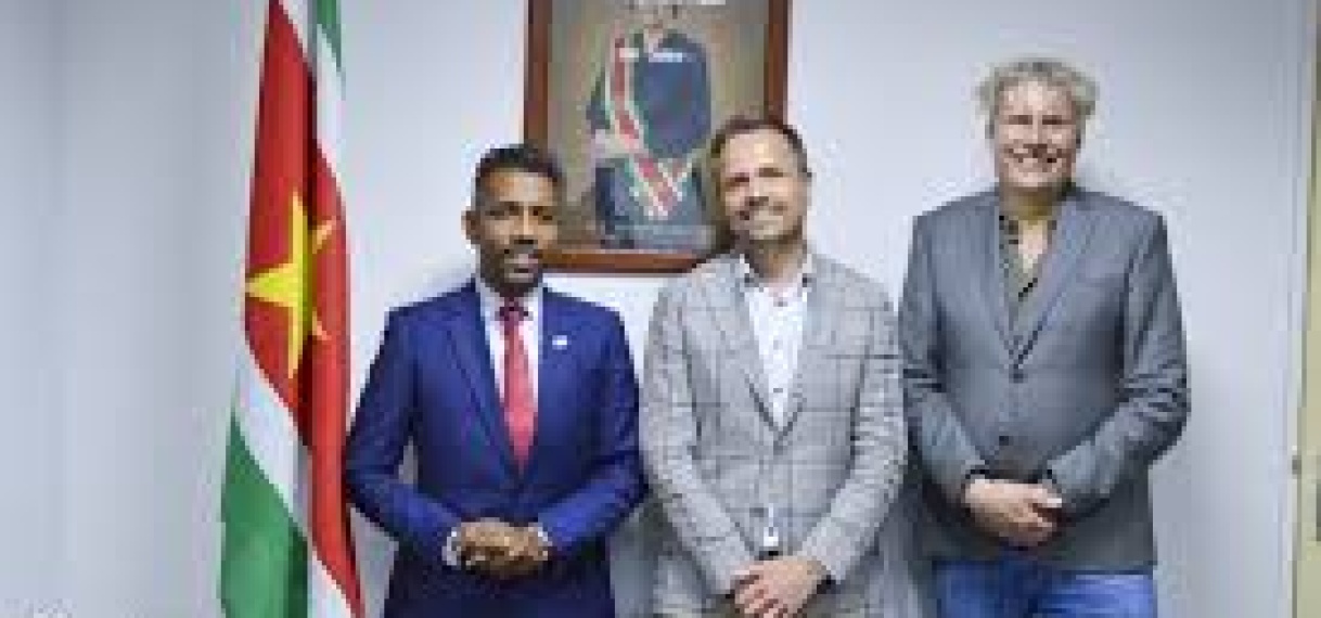 Hoogleraren Belastingrecht bespreken opleidingsmogelijkheden met minister Monorath