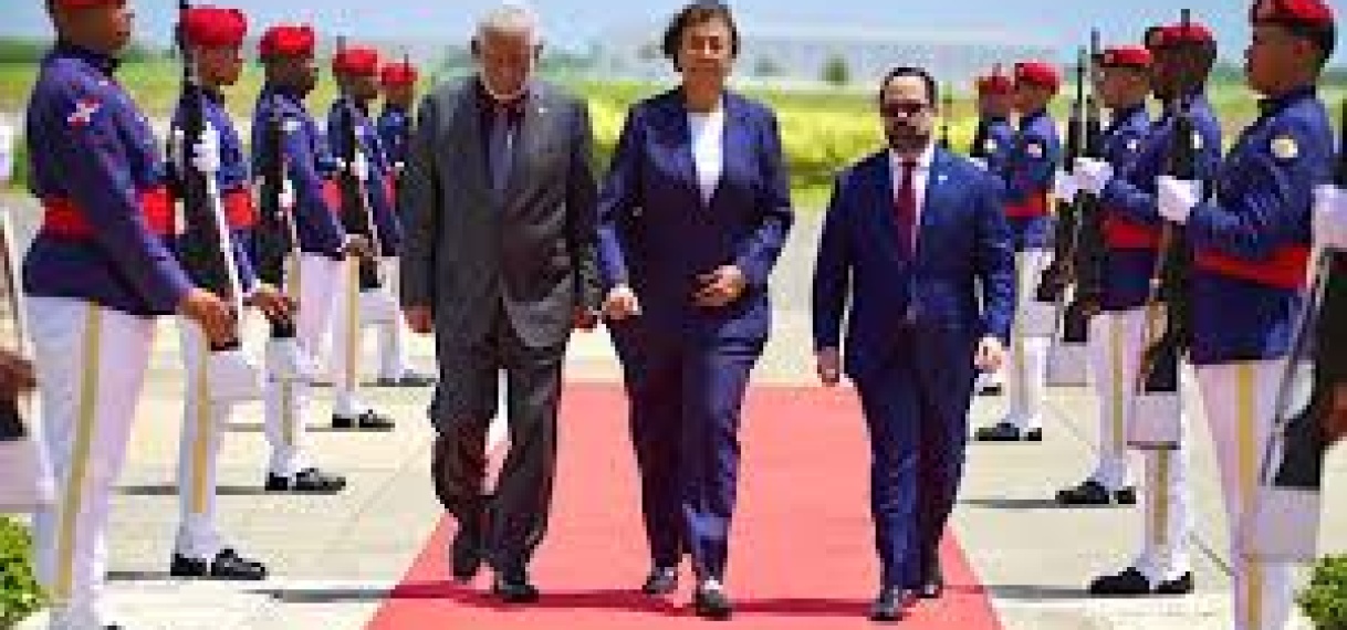 President Simons aangekomen in Dominicaanse Republiek voor officieel bezoek
