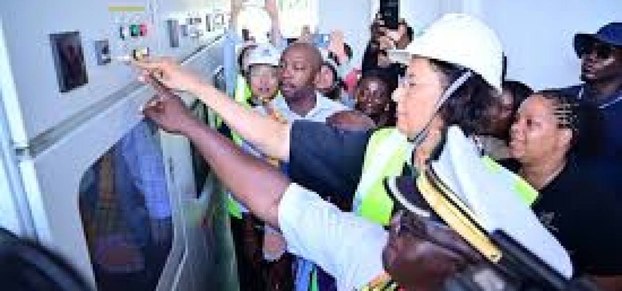 Zonne-energieproject voorziet groot deel Boven-Suriname van 1×24 uur stroom