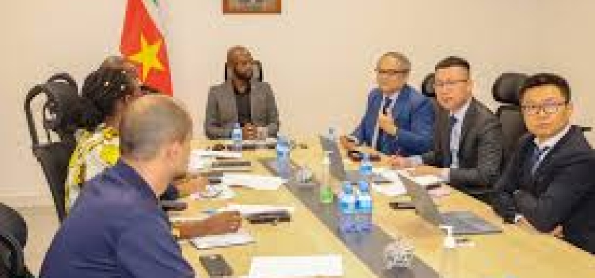 Delegatie Huawei bespreekt ‘Intelligent Healthcare’ met minister Misiekaba