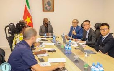 Delegatie Huawei bespreekt ‘Intelligent Healthcare’ met minister Misiekaba