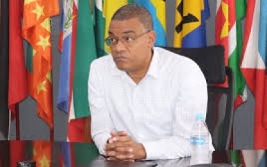 Minister Baasaron wil strengere controle op import van chemische stoffen