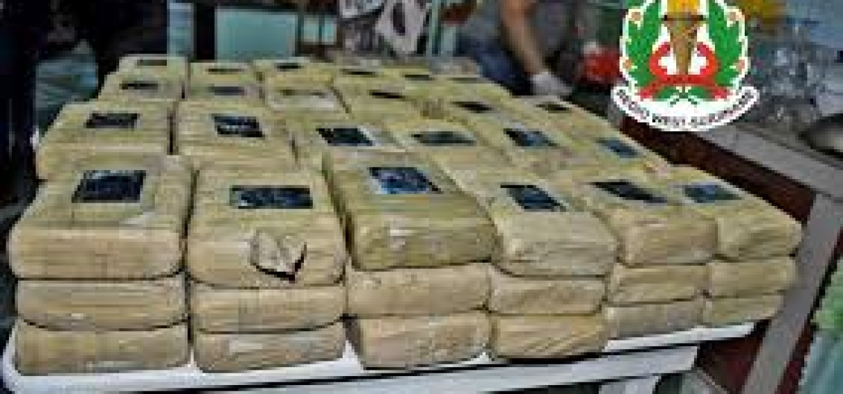 Politie onderschept 151 kilo vermoedelijke drugs en illegale medicamenten in Nickerie