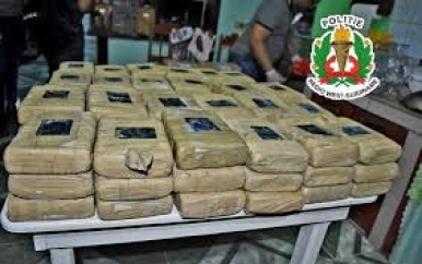 Politie onderschept 151 kilo vermoedelijke drugs en illegale medicamenten in Nickerie