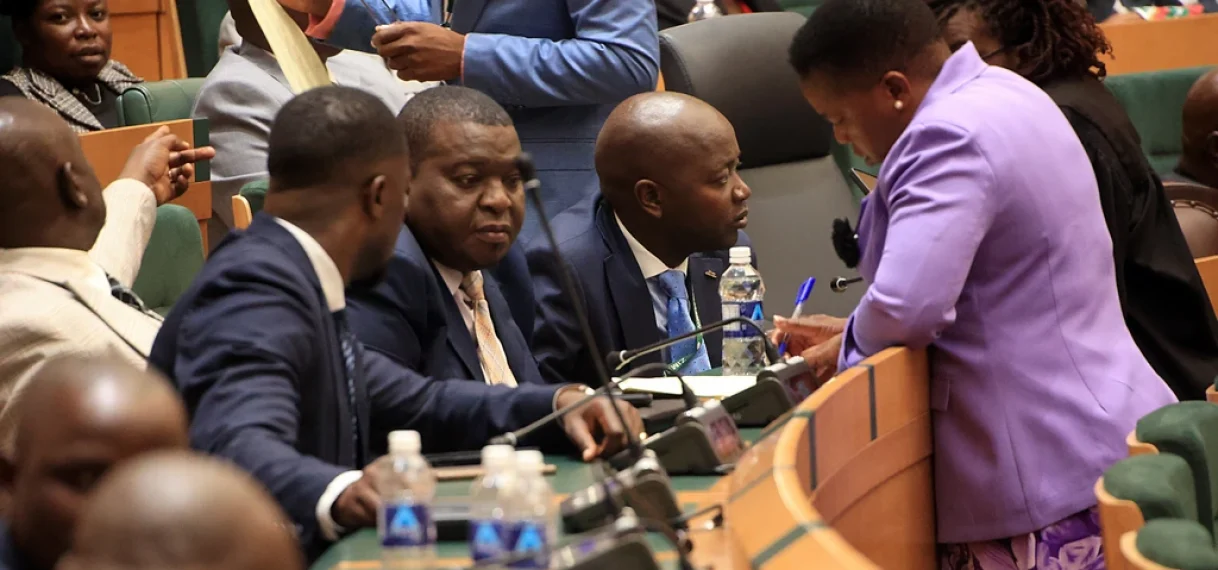 Zimbabwe stemt in met wetswijziging die president langer aan de macht houdt