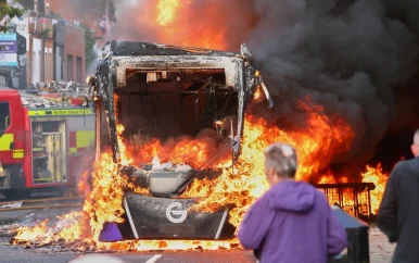 Onrust in Belfast na steekpartij en brandstichtingen