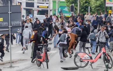 Protest tegen bezuinigingen onderwijs in Brussel loopt uit op rellen