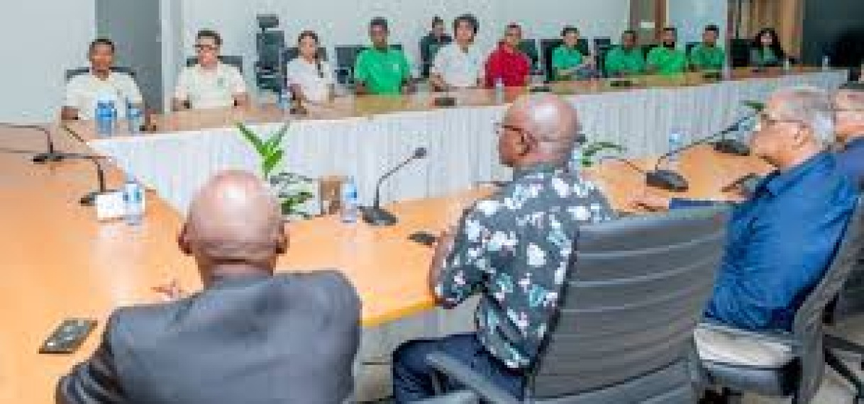 Donaties schoolmeubilair versterken onderwijsinstellingen in Suriname