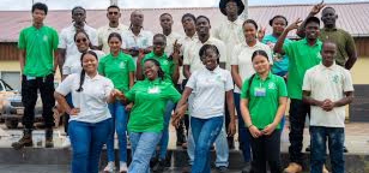 28 NATIN-studenten lopen stage bij Zijin Rosebel Gold Mines