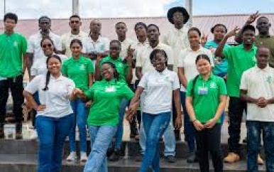 28 NATIN-studenten lopen stage bij Zijin Rosebel Gold Mines