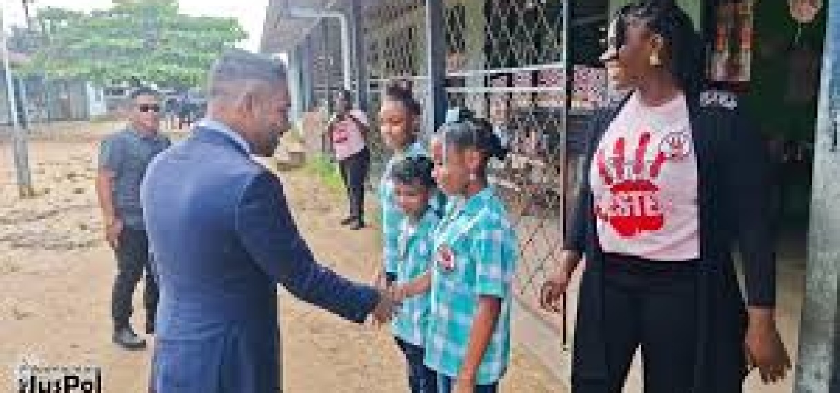 Minister Monorath bezoekt Buchnerschool