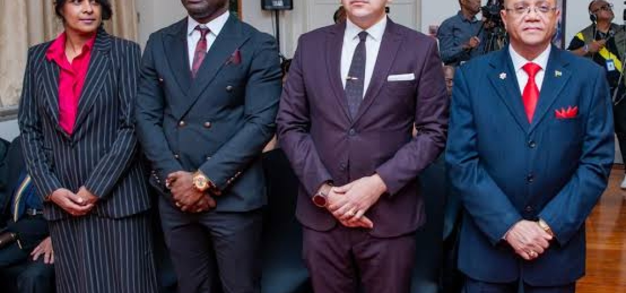 Vier nieuwe ambassadeurs beëdigd door president Simons