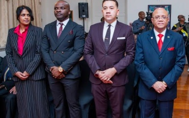 Vier nieuwe ambassadeurs beëdigd door president Simons