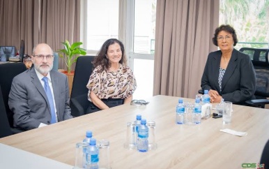 Chevron-topvrouw bespreekt investeringen en samenwerking met president Simons