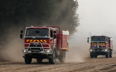 UPDATE: Grote brand bij Parijs niet onder controle, Route du Soleil afgesloten