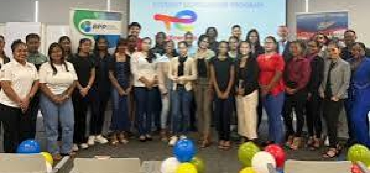 TotalEnergies stelt studiebeurzen beschikbaar voor 30 Surinaamse studenten