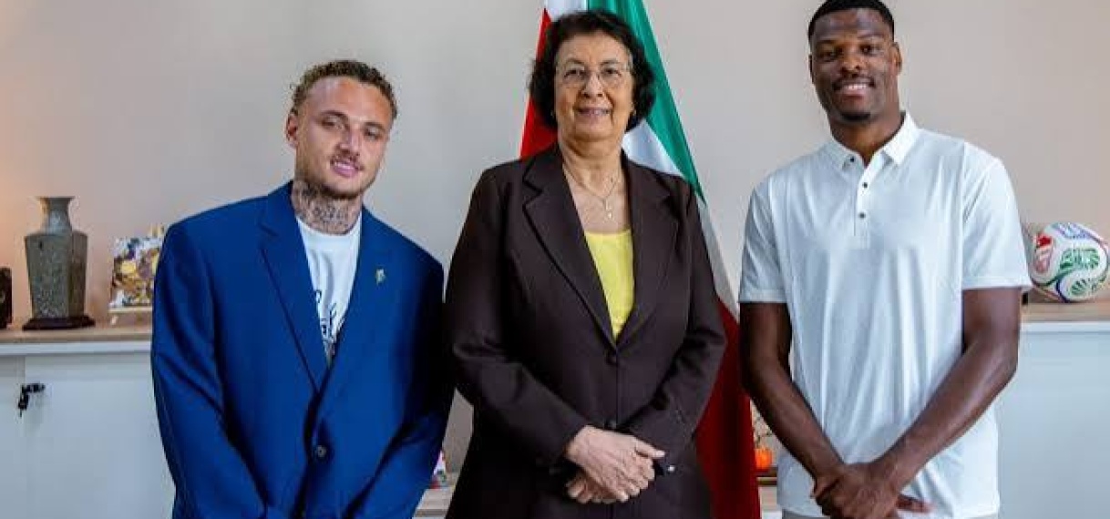 Oranje-internationals Dumfries en Lang willen bijdrage leveren aan ontwikkeling van Surinaams voetbal