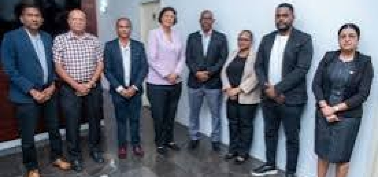 President en SVB bespreken ontwikkeling jeugdvoetbal en diasporaspelers